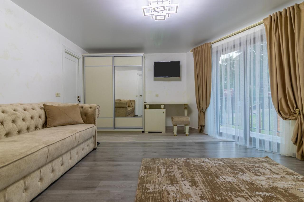 Guest House Turda บูโคเวล ภายนอก รูปภาพ