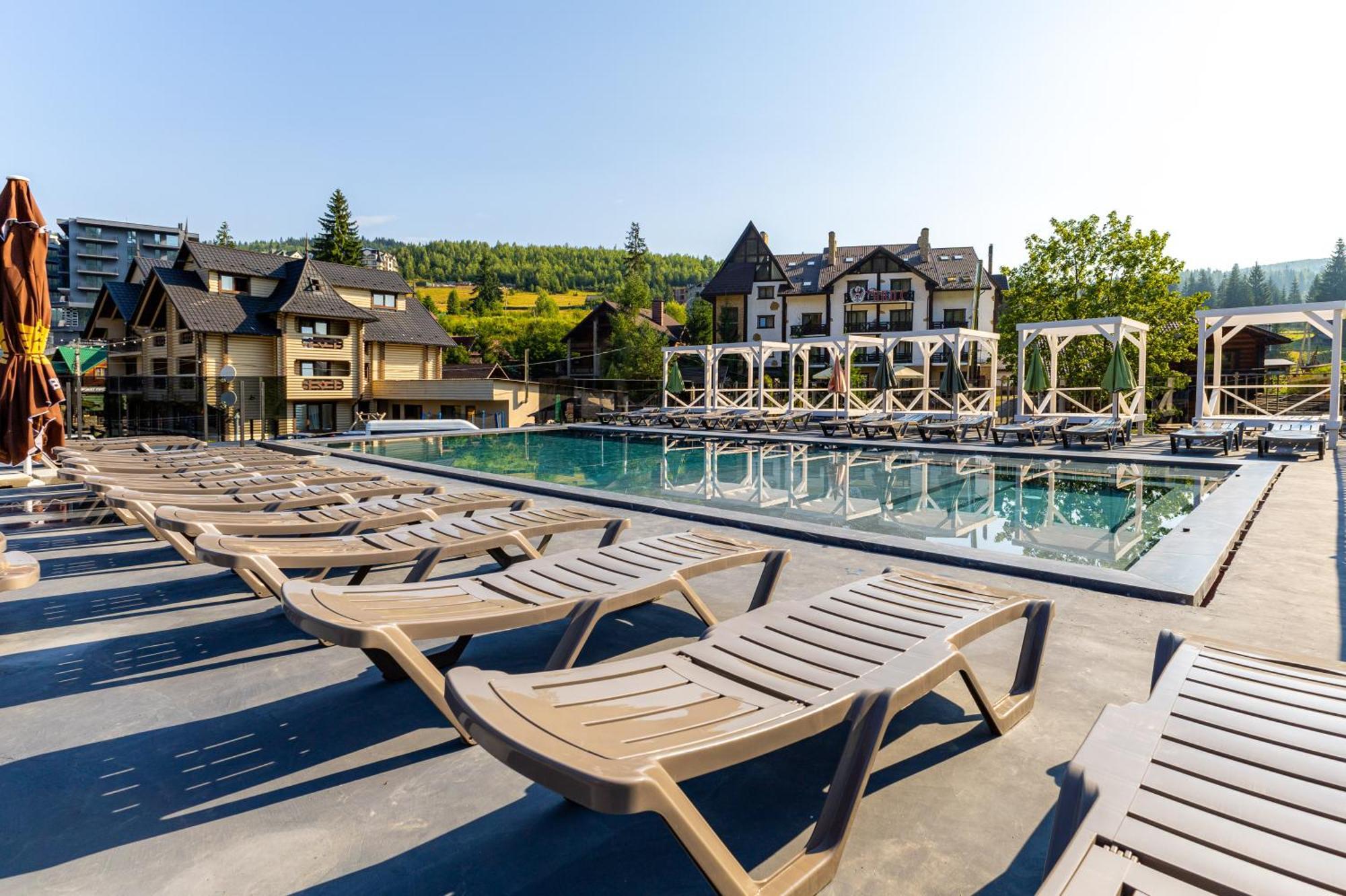 Guest House Turda บูโคเวล ภายนอก รูปภาพ